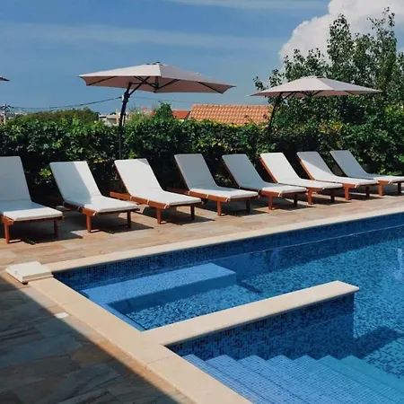 Stunning Gold Apartment With Pool Solin Exterior photo