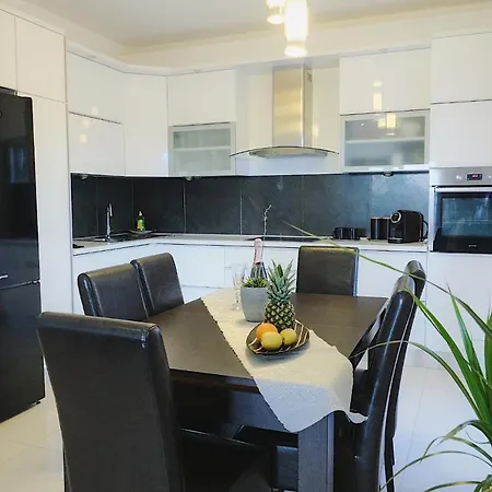 Stunning Gold Apartment With Pool Solin Exterior photo