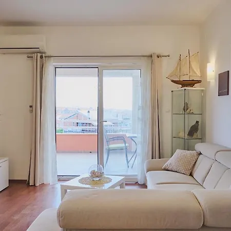 Stunning Gold Apartment With Pool Solin Exterior photo