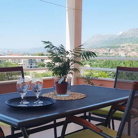 Stunning Gold Apartment With Pool Solin Exterior photo