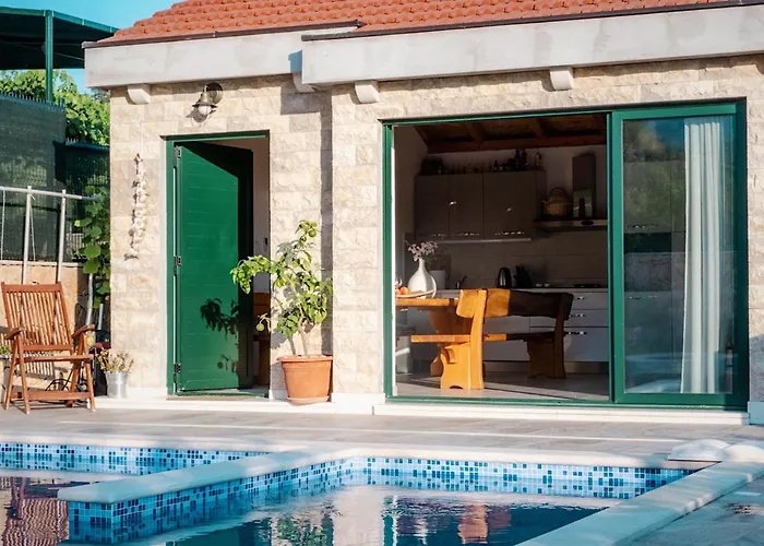 Stunning Gold Apartment With Pool