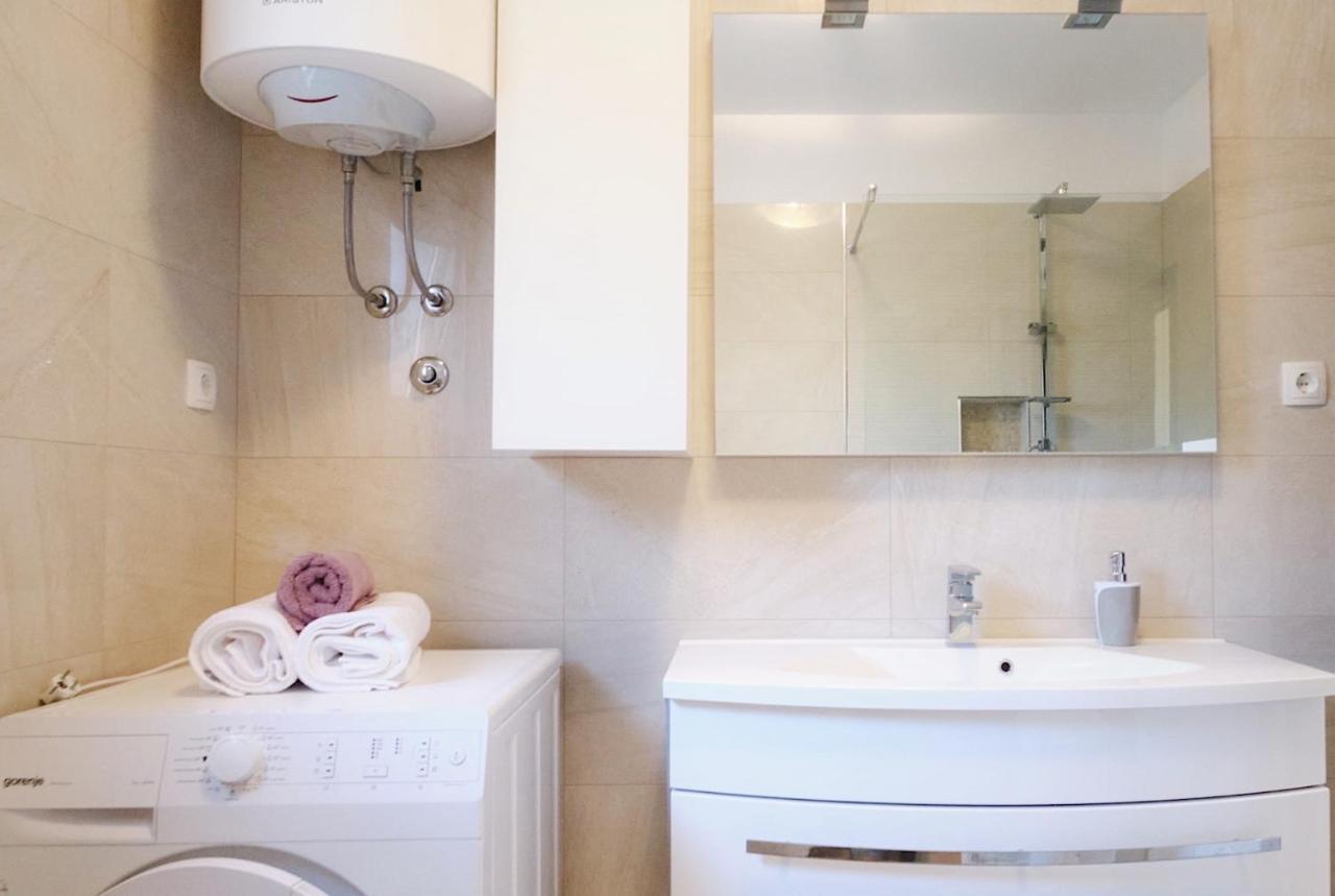 Stunning Gold With Pool Solin