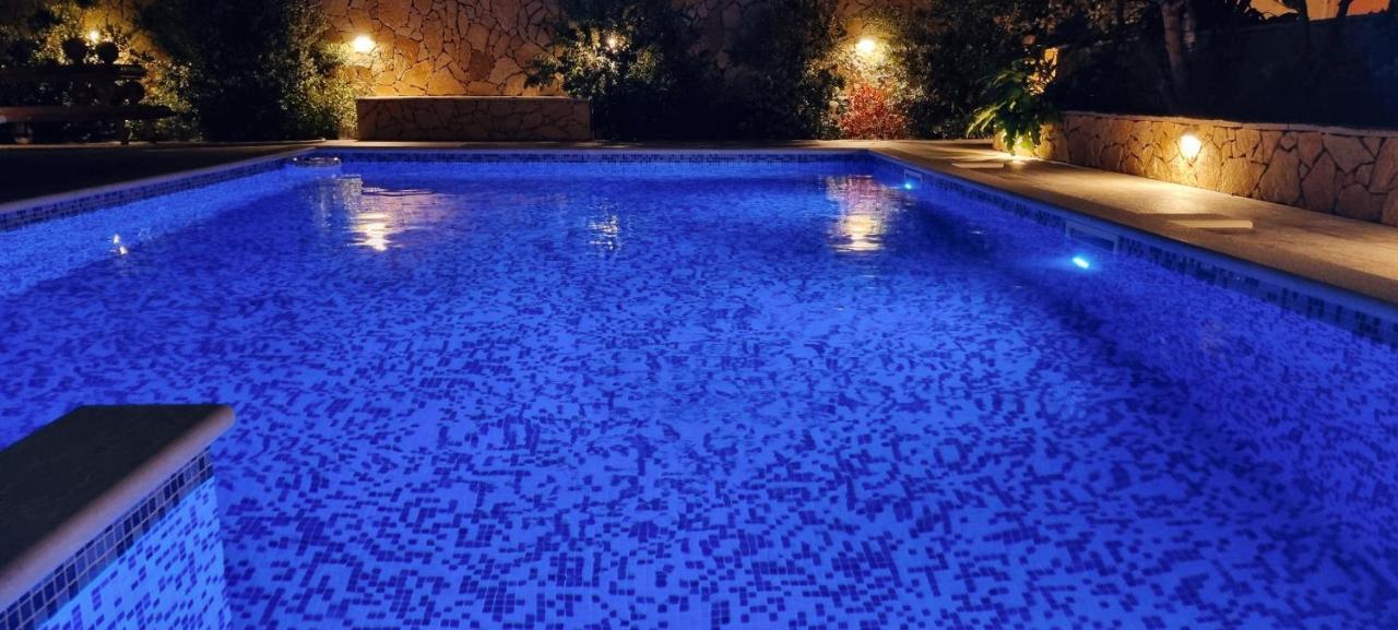 Stunning Gold With Pool * Solin